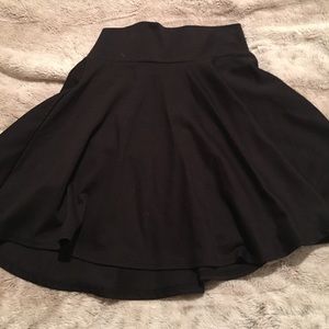 Flowy black mini skirt